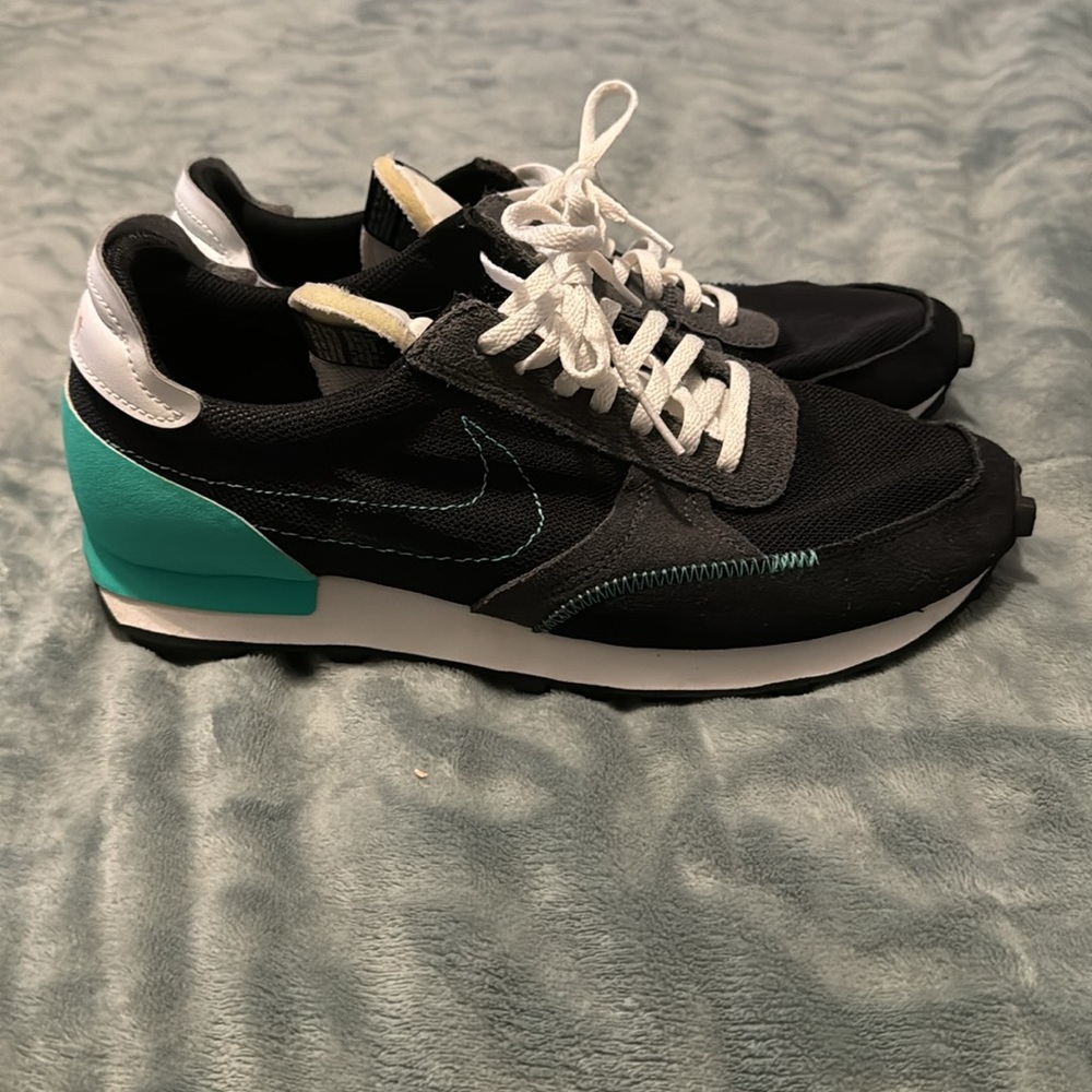 Nike Daybreak type ‘Anthracite Menta’